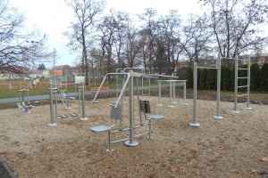 Nově otevřené hřiště s fitness a workout prvky v Těšanech